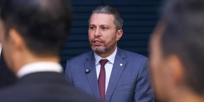 Lascou Bolsonaro: deputado do PP apresenta projeto de anistia APENAS para quem esteve presente nos atos golpistas
