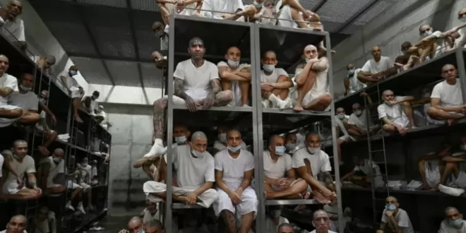 El Cecot, prisão em El Salvador, é o buraco negro internacional dos direitos humanos