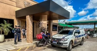 Morador de rua armado de faca causa pânico em restaurante de Rio Branco