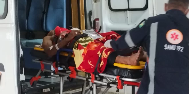 Homem é atingido por tiros dentro de casa enquanto dormia