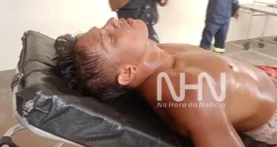 Assaltante reage a abordagem, entra em luta corporal com PMs e acaba baleado