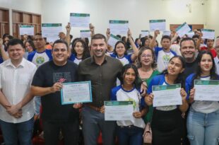 Brasiléia: Nicolau Jr entrega certificados para 100 alunos do curso de redação da Escola do Legislativo