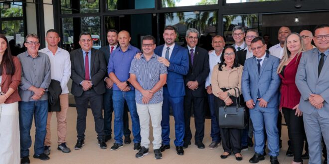 Aleac entrega Centro de Apoio às Câmaras Legislativas do Acre para vereadores do interior 