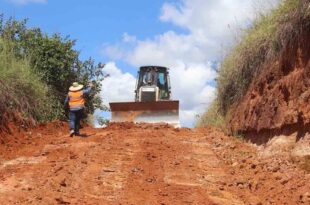 Governo intensifica Operação Verão e realiza serviços em ruas e ramais de Assis Brasil