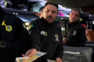 Ageac e PRF realizam ação educativa pelo Maio Amarelo no transporte intermunicipal