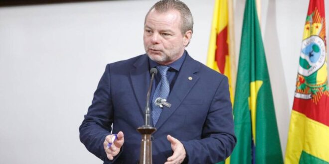 Gabinete de Pedro Longo leva ação social com diversos serviços à população da Sobral