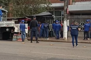 Dia do Trabalhador: com apoio da polícia, prefeitura de Rio Branco retira bancas de ambulantes