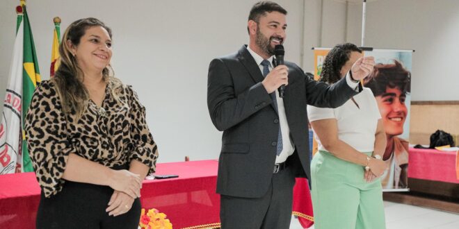 Com mais de cem alunos contemplados, Nicolau Jr leva oficina de redação para Escola Lourival Pinho