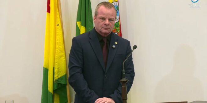 Longo apresenta moção de aplauso para Adem Araújo e recebe apoio dos demais deputados