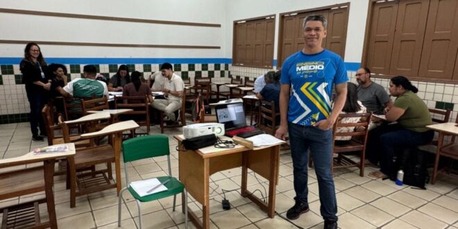 Professores do Ensino Médio participam de formação continuada