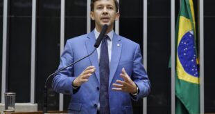 Eduardo Velloso propõe que quem gasta pouca energia não pague taxa extra na conta de luz