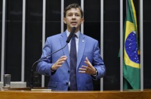  Eduardo Velloso propõe que quem gasta pouca energia não pague taxa extra na conta de luz