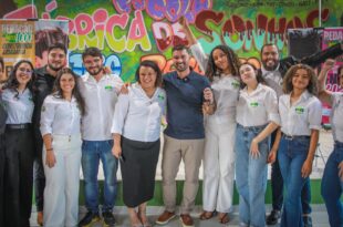 Na escola Glória Perez, Nicolau Jr. entrega certificados para 100 alunos do projeto Redação Nota Mil da Escola do Legislativo