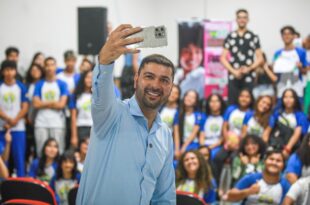 “Vamos continuar até a semana do ENEM”, afirma Nicolau ao entregar certificados para alunos do IELF