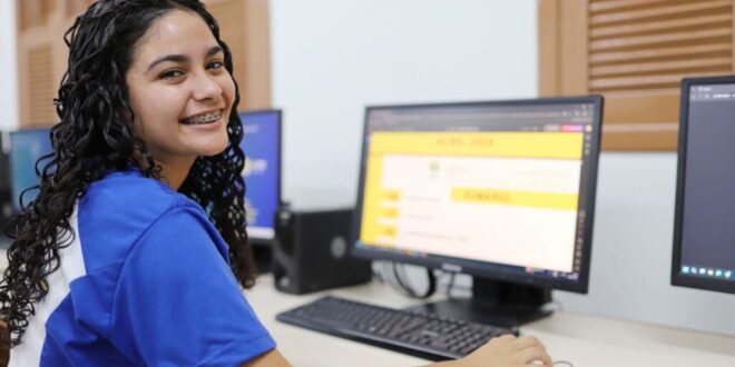 Educação do Acre lança Guia do Estudante 2025 no dia da abertura das inscrições para o Enem
