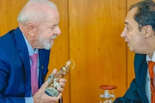 Projeto meia-boca: fim da reeleição não afeta planos de Lula