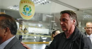 Atitudes de Eduardo fazem o cerco se fechar sobre Jair Bolsonaro