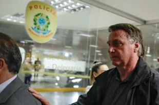 Atitudes de Eduardo fazem o cerco se fechar sobre Jair Bolsonaro