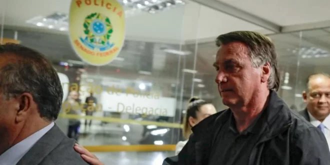 Atitudes de Eduardo fazem o cerco se fechar sobre Jair Bolsonaro