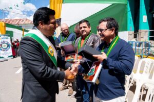 Gonzaga é homenageado em cidade peruana por apoiar intercâmbio comercial entre Acre e Peru 2 Gonzaga é homenageado em cidade peruana por apoiar intercâmbio comercial entre Acre e Peru