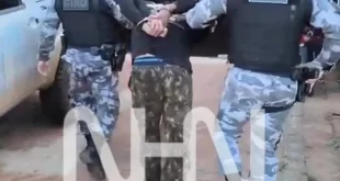 Operação policial resulta na prisão de dois homens e apreensão de arma e drogas
