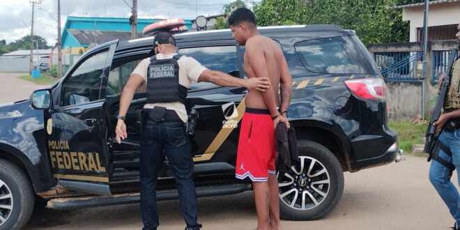 Operação conjunta da PF e PCAC prende homem por tráfico e porte ilegal de arma