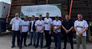 Governo do Acre entrega madeira para reforma de trapiches em Tarauacá