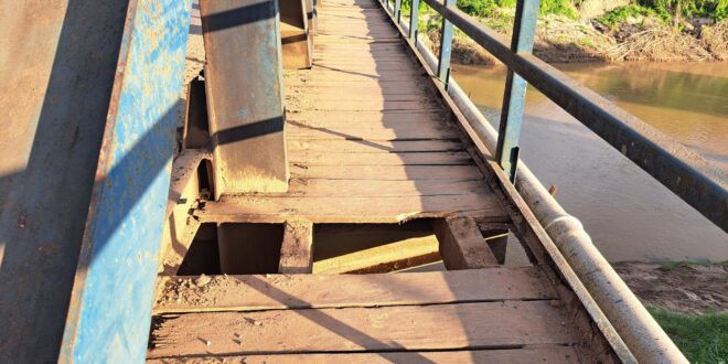 Más condições nas passarelas: ponte entre Epitaciolândia e Brasiléia preocupa moradores