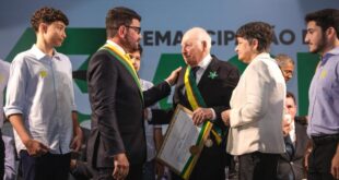Troca de bandeira e entrega de honrarias marcam a celebração dos 63 anos do Acre