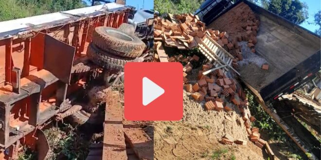 Escola curral: caminhão com material tomba antes de chegar a Escola Limoeiro