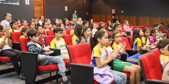 Crianças de escolas públicas do Acre aprendem sobre a importância social de tributos