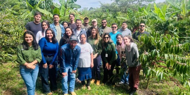 Secretaria do Meio Ambiente visita propriedade modelo de restauração florestal no Acre