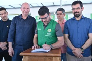 Governador assina ordem de serviço para revitalização de quadra poliesportiva