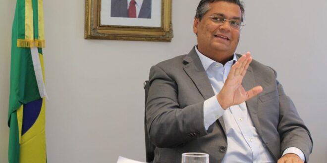 Pare agora: Dino cassa multa milionária por causa de greve imposta a sindicato de professores