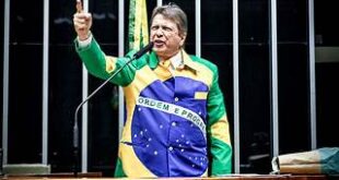Deputado extremista quer tirar direito de voto de quem recebe Bolsa Família
