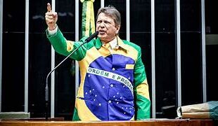 Deputado extremista quer tirar direito de voto de quem recebe Bolsa Família