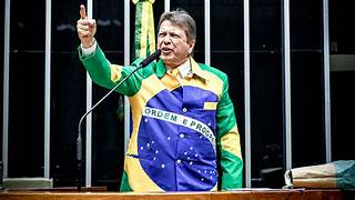 Deputado extremista quer tirar direito de voto de quem recebe Bolsa Família