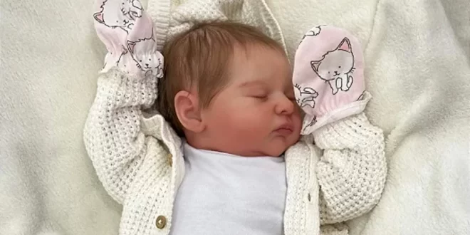 Loucura: homem bate em bebê de 4 meses após confundi-lo com reborn