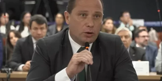 Pega fogo cabaré: Mauro Cid reage contra Jair Bolsonaro