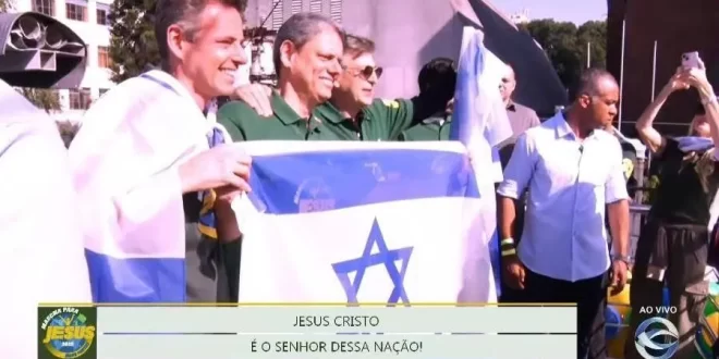 Coluna da Angélica: o aproveitador Tarcísio dá uma de evangélico em busca de votos