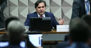 Aprenda a votar ou se lasque: líder do MDB põe R$ 5,7 milhões de emendas em hospital que contrata empresa de parentes