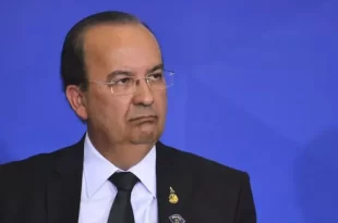 Aprenda a votar ou se lasque: governo de SC concede bolsas de estudo a 858 milionários