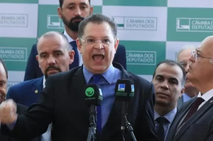 Extremismo X Democracia: Sóstenes quer PEC para censurar partidos que recorrem ao STF