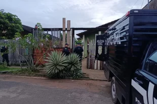 Mulher é encontrada morta em casa ao lado dos filhos de 6 meses, 2 e 4 anos