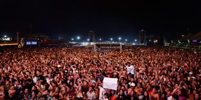 Wesley Safadão e Eric Land lotam parque de exposições na última noite da Expoacre Juruá