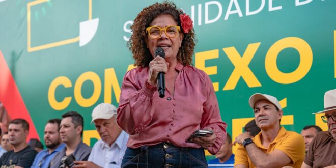 Perpétua comemora assinatura de acordo para ferrovia entre Acre e Peru