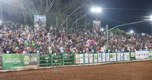 Apesar da chuva: população lota arena na abertura do rodeio da 50ª Expoacre