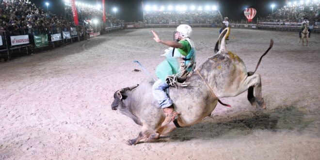 Segunda noite de rodeio agita a Expoacre Juruá