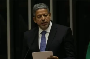 Aprenda a votar ou se lasque: Arthur Lira gastou mais de R$ 80 mil em diárias e passagem para evento privado em Nova Iorque