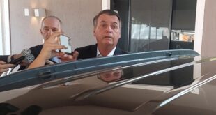 PF apreende US$ 10 mil na casa de Bolsonaro